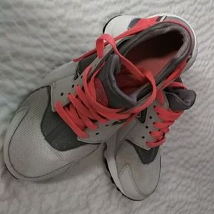 Nike Huarache Run Tennis Shoes